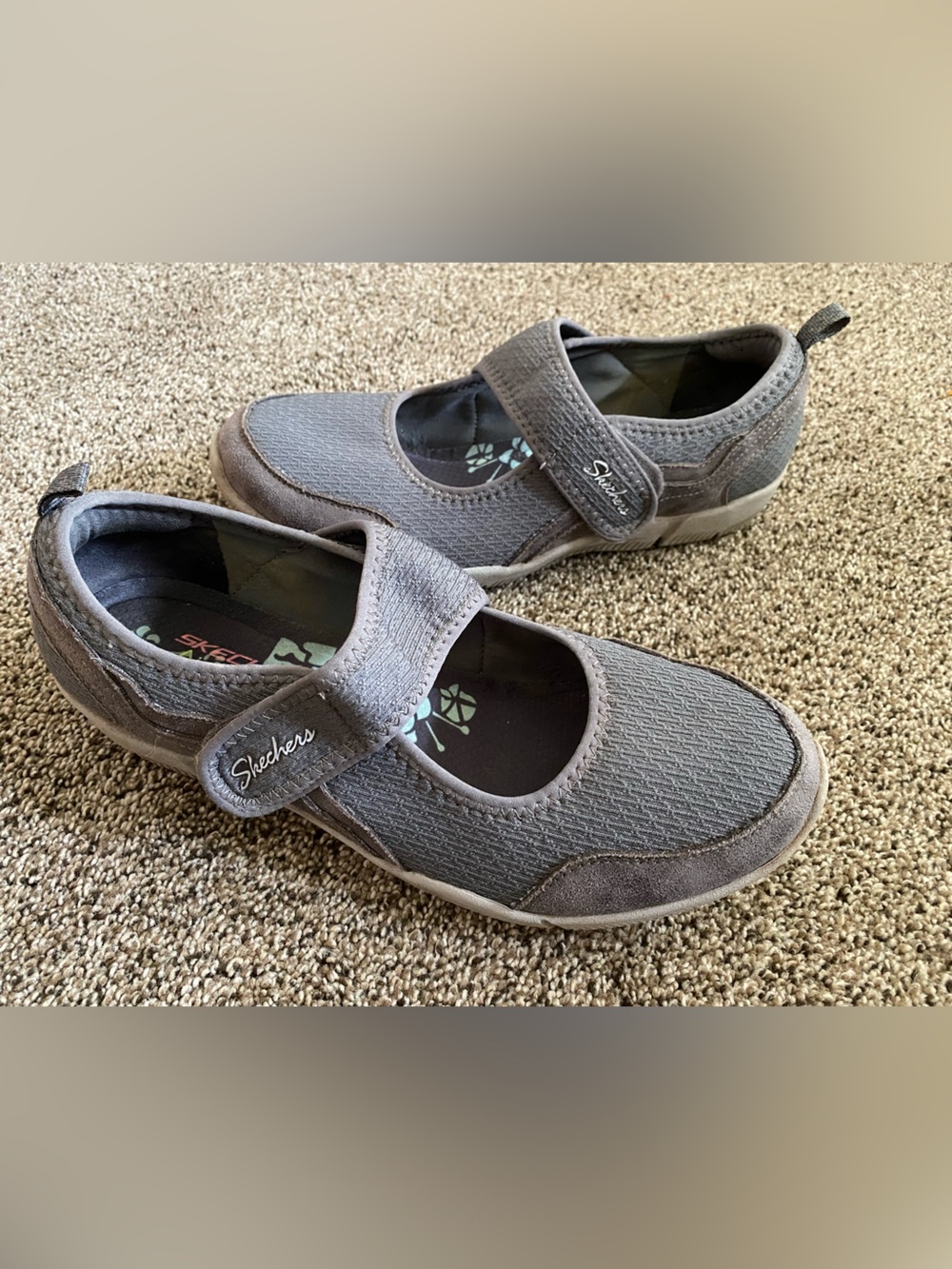 Women’s Size 9.5 Slip On Skechers